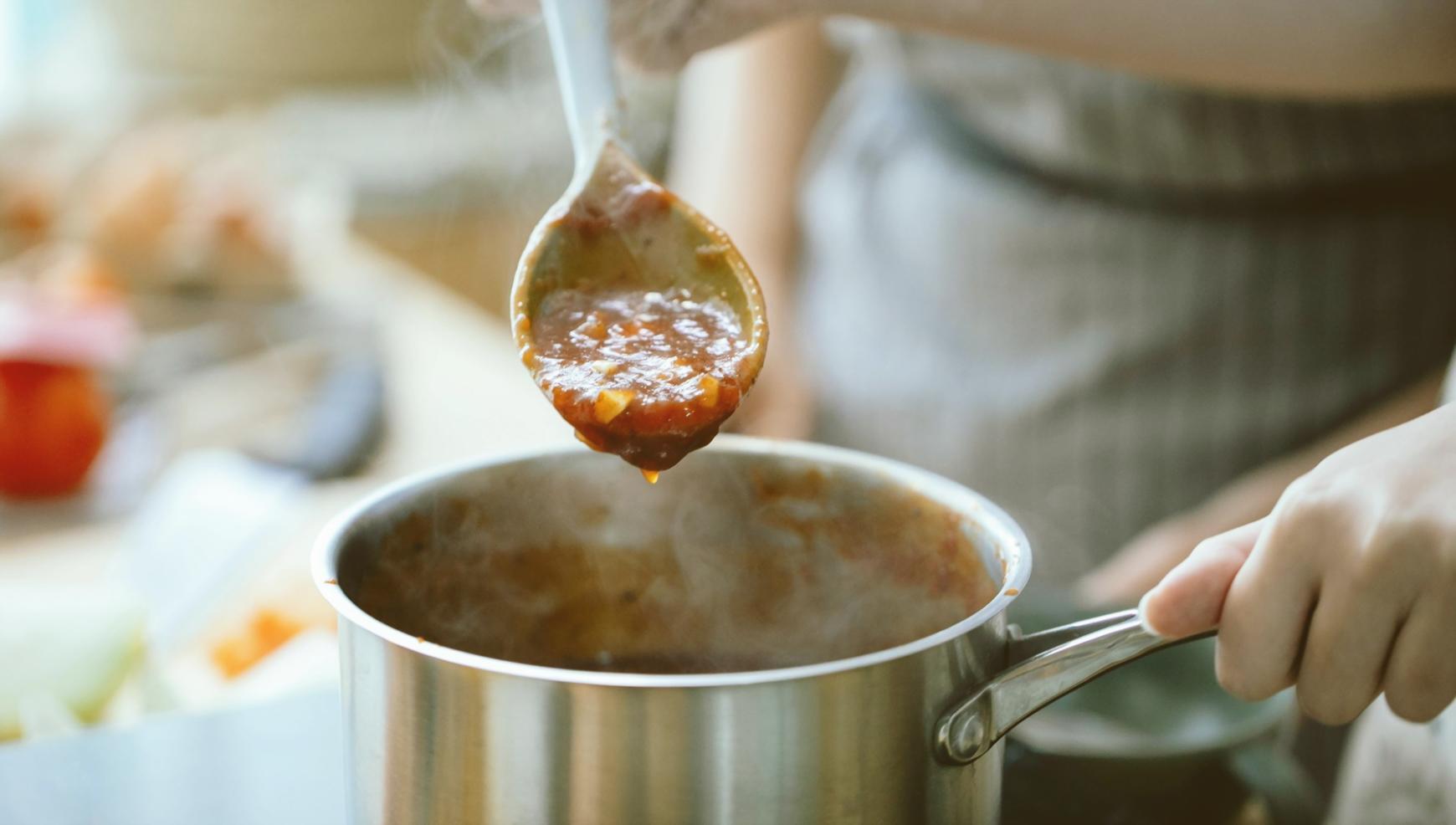 Clear kitchen workspace setup for online learning